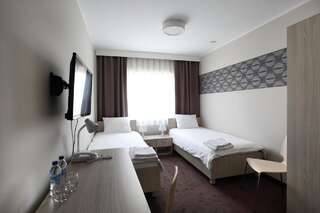 Отель Hotel Porto Радомско Двухместный номер с 1 кроватью или 2 отдельными кроватями-1